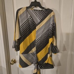 Women's Yellow & Black Geometric Print Tie-Front Top